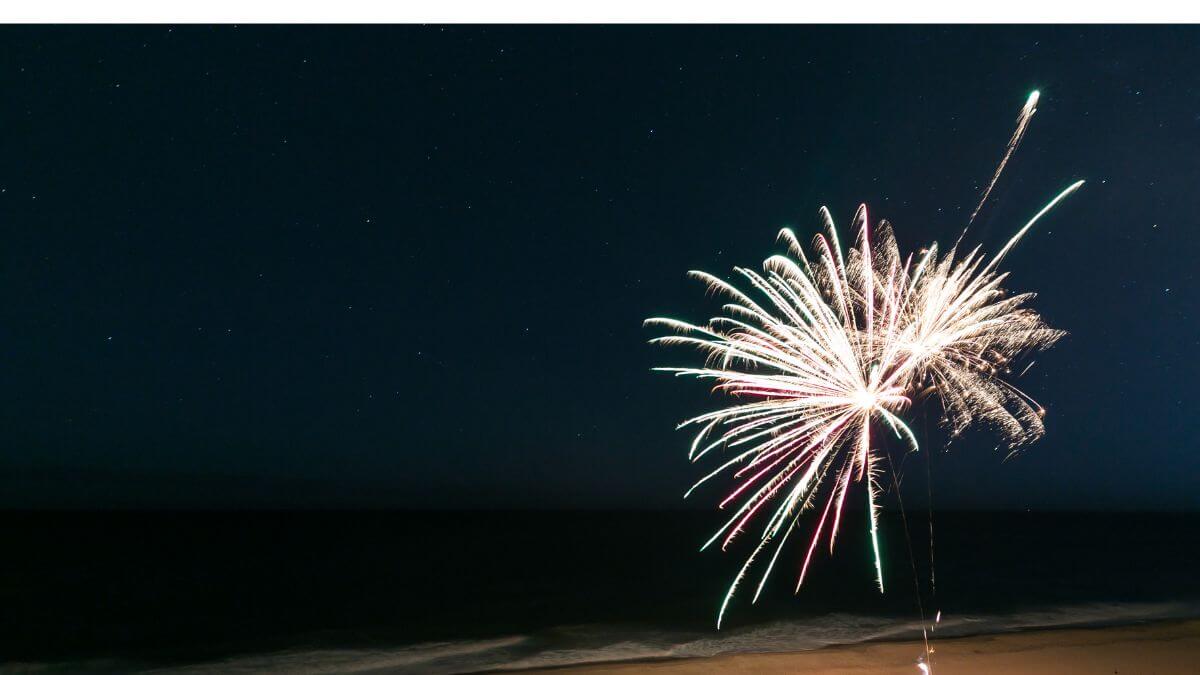 Where to watch fireworks Dundee Beach
